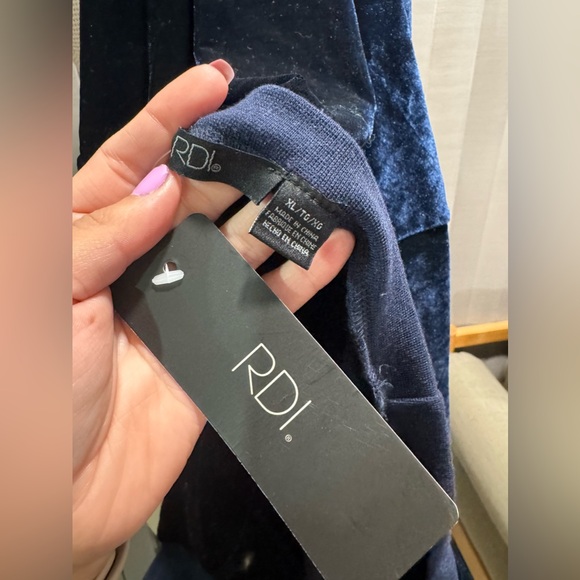 RDI navy velour tie front top ✨ - Picture 8 of 8